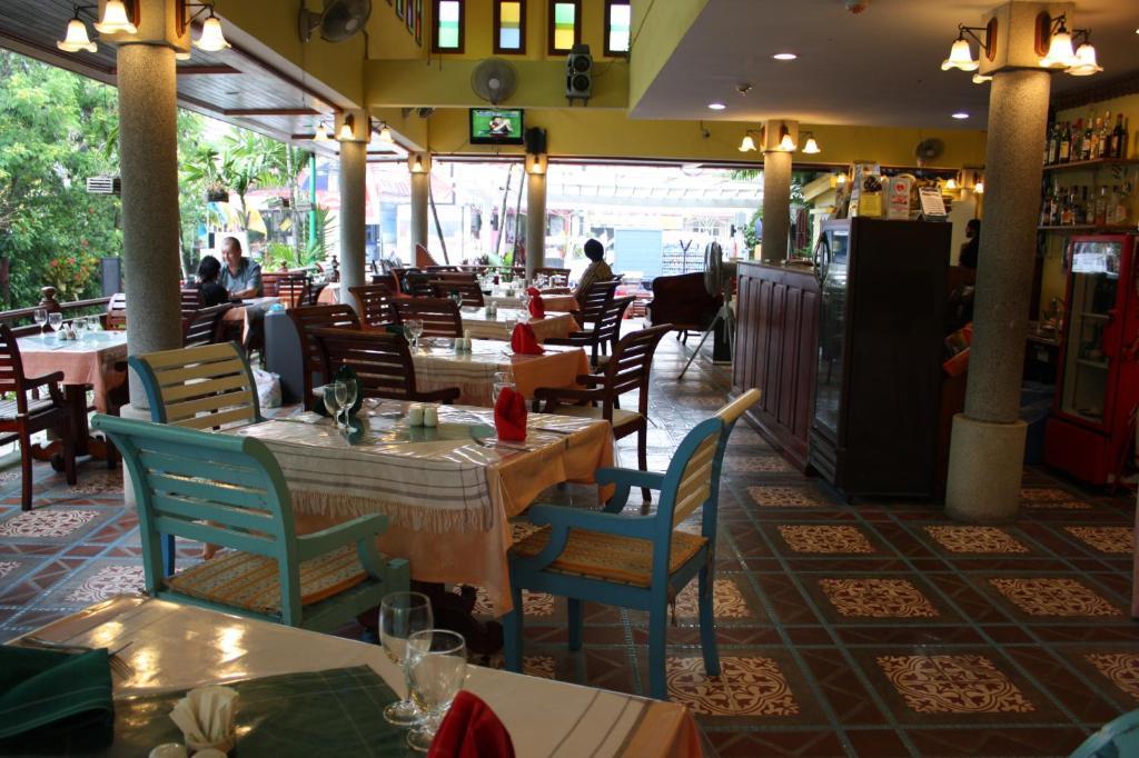 Andatel Grande Patong Phuket Restoran fotoğraf